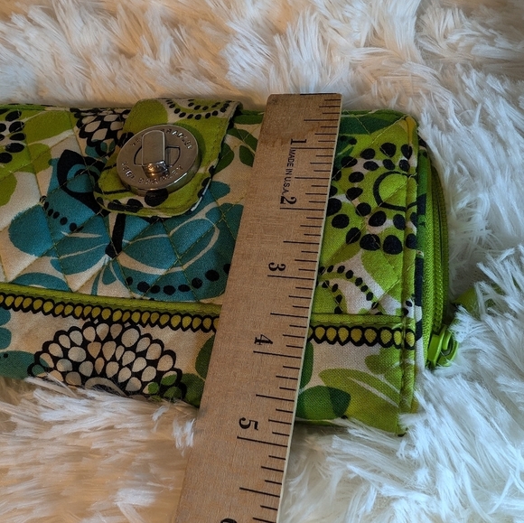 Vera Bradley RFID Turnlock Wallet Tropical Baroque Zip Around Quilted Fabric - Picture 11 of 12